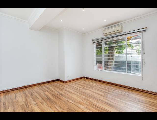 M² OFFICE TO LET IN THE GARDENS